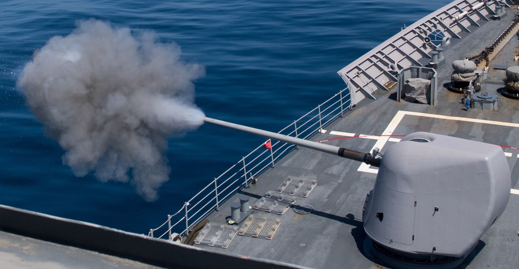 cg-59 uss princeton ticonderoga class guided missile cruiser aegis us navy mk.45 mod.2 gun fire 69