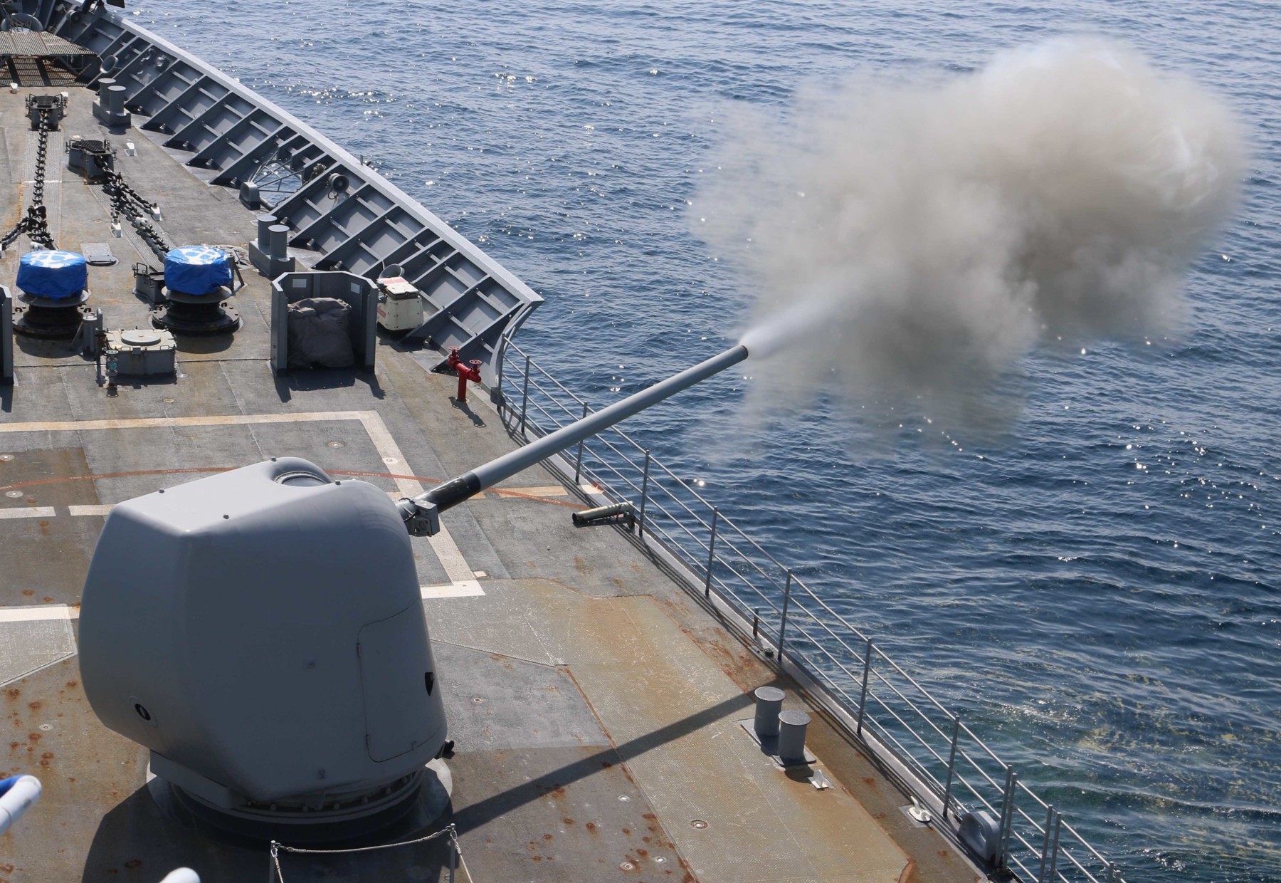 cg-60 uss normandy ticonderoga class guided missile cruiser aegis us navy mk.45 mod.2 gun fire 73