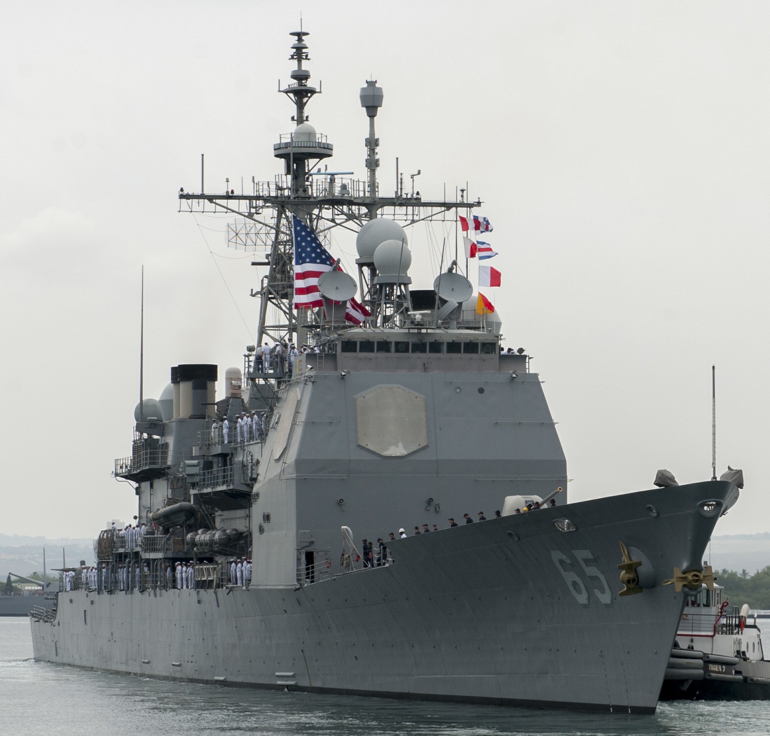 cg-65 uss chosin ticonderoga class guided missile cruiser aegis us navy pearl harbor hickam hawaii 73
