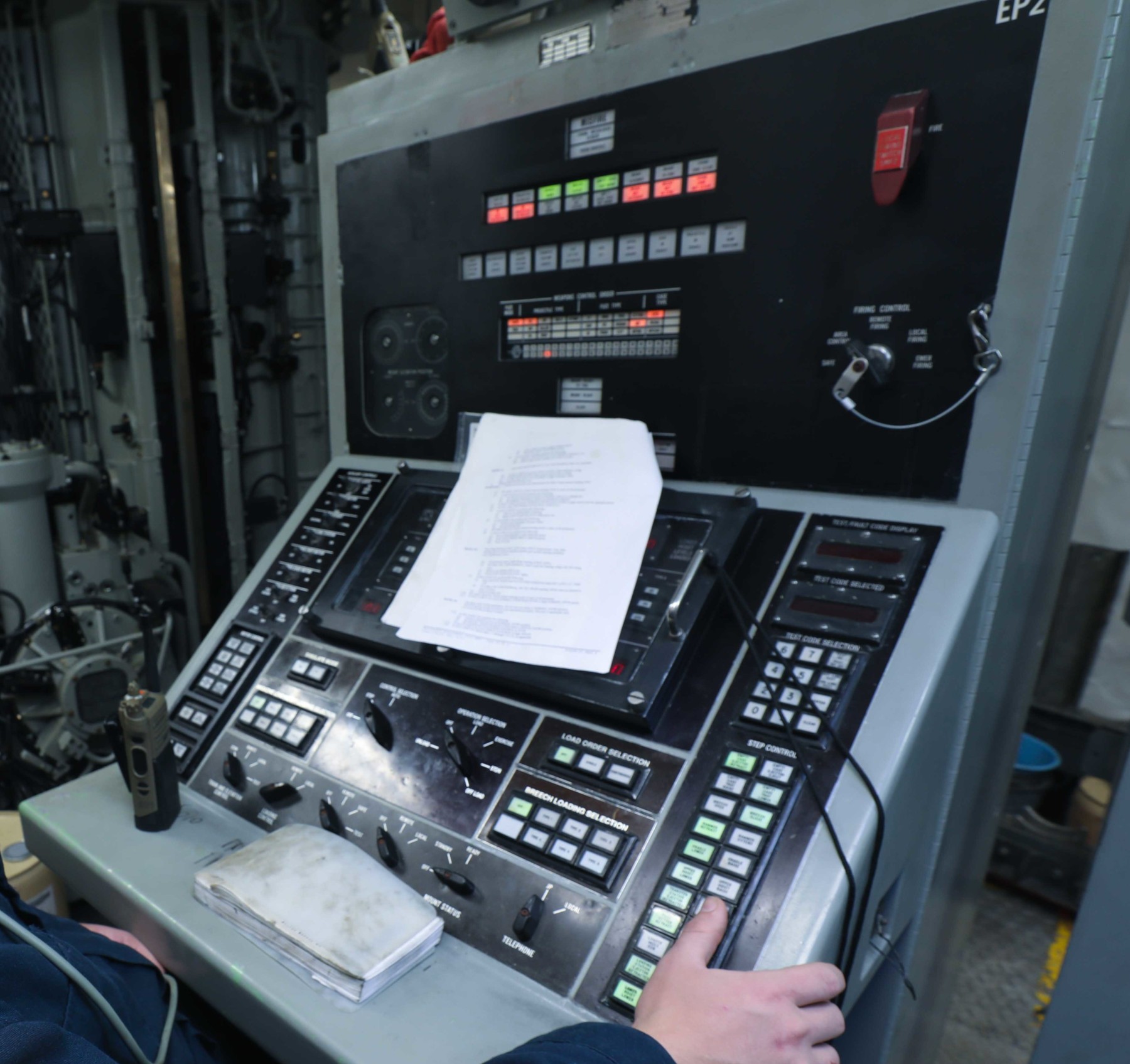 cg-67 uss shiloh ticonderoga class guided missile cruiser aegis us navy mk.45 gun console 75