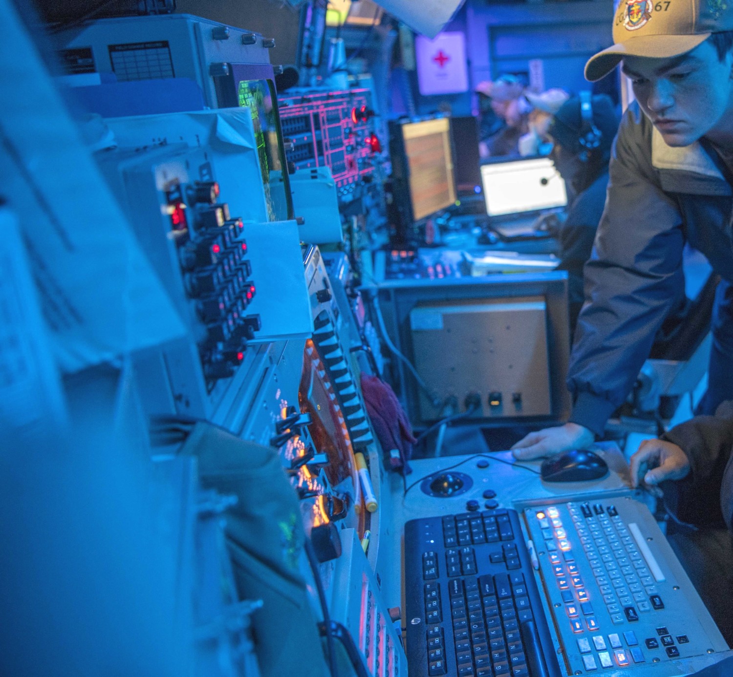 cg-67 uss shiloh ticonderoga class guided missile cruiser aegis us navy combat information center cic 86