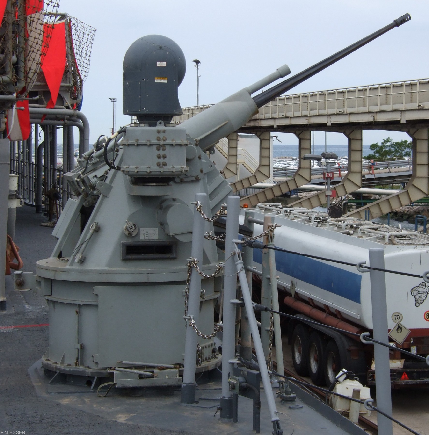 uss vicksburg cg-69 guided missile cruiser us navy koper slovenia 2009 02 mk-38 mod.2 25mm machine gun system