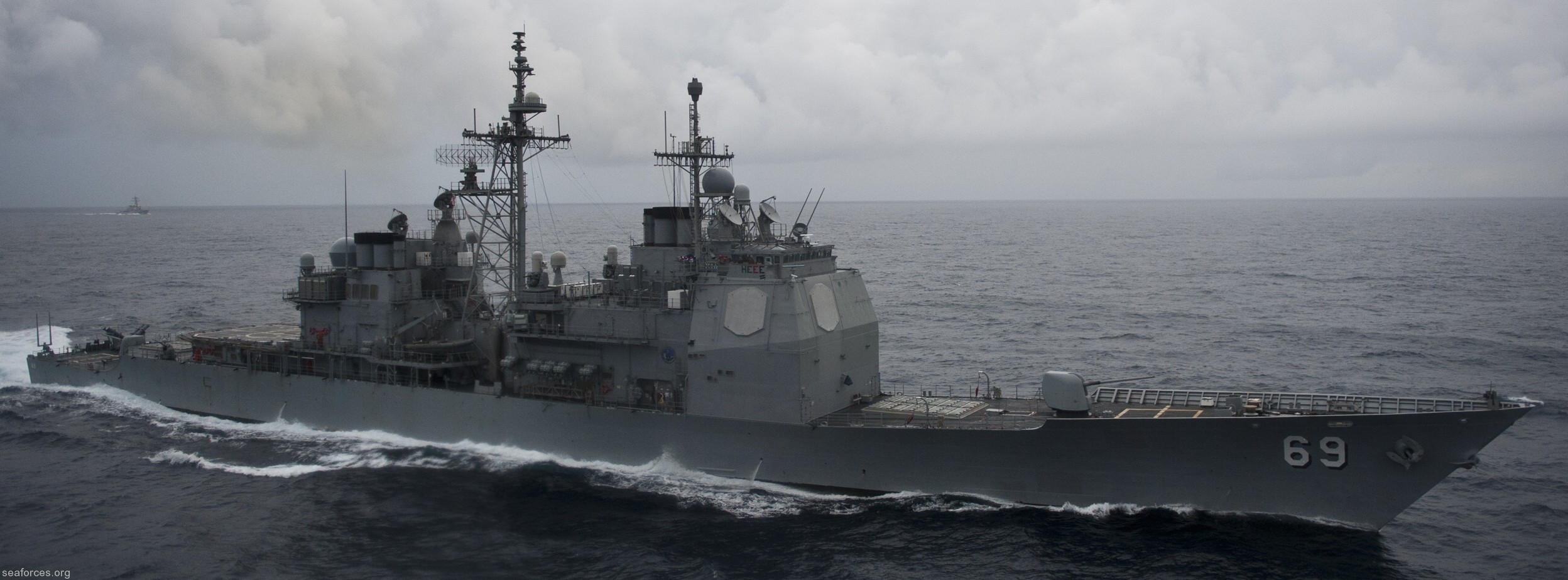 cg-69 uss vicksburg ticonderoga class guided missile cruiser us navy 20