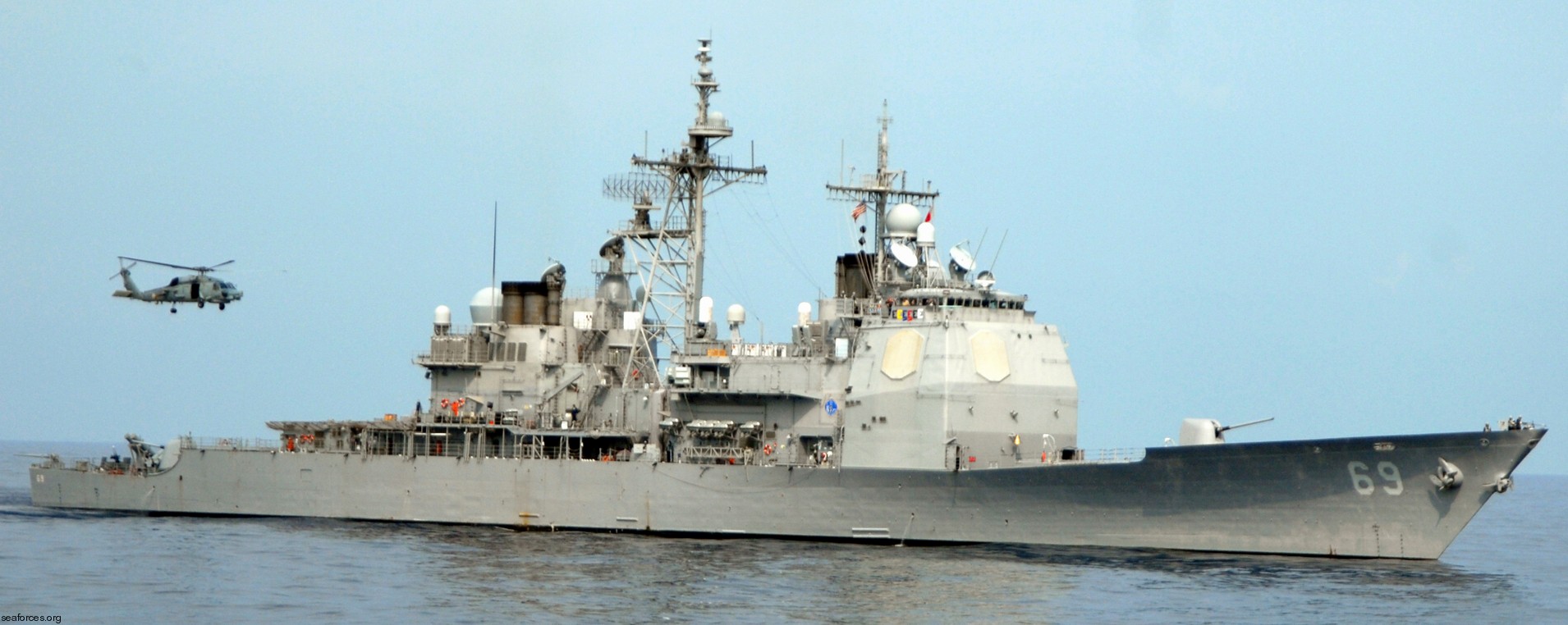 cg-69 uss vicksburg ticonderoga class guided missile cruiser us navy 33