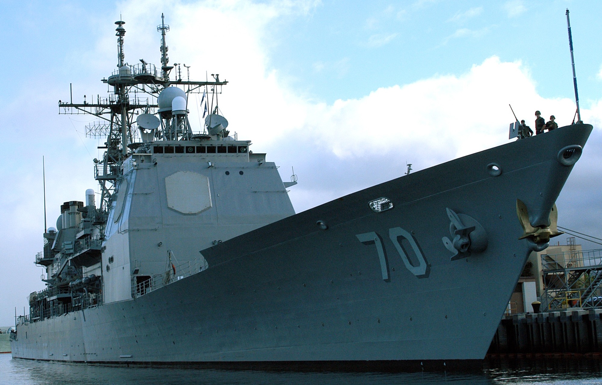 cg-70 uss lake erie ticonderoga class guided missile cruiser navy 64 naval station pearl harbor hawaii
