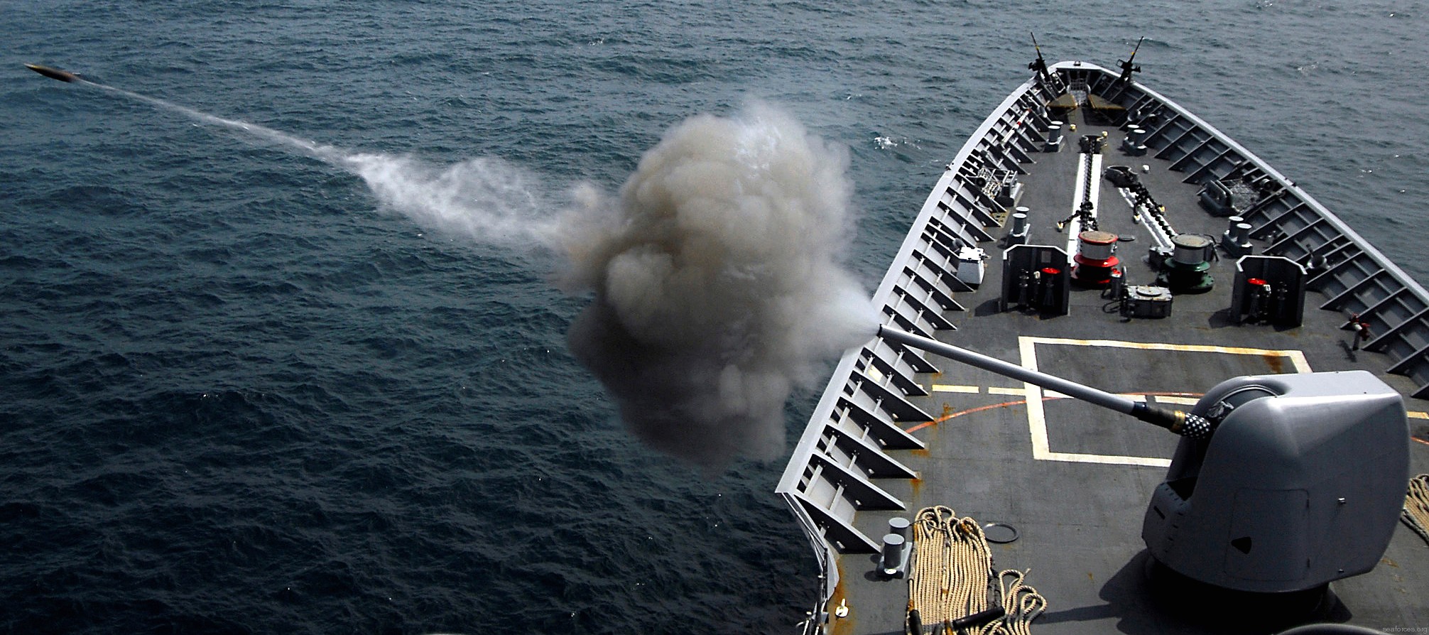 cg-72 uss vella gulf ticonderoga class guided missile cruiser navy 52 mk-45 mod.2 5-inch gun fire