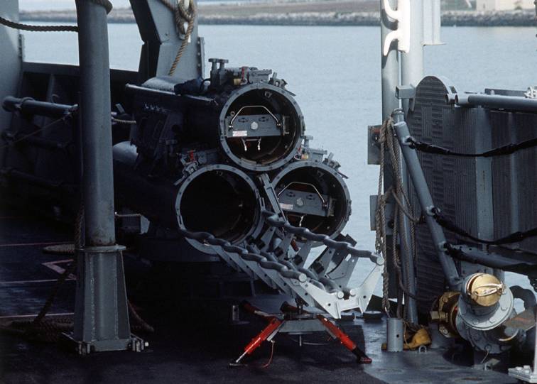 USS Arkansas CGN 41 - Mark 32 torpedo launchers