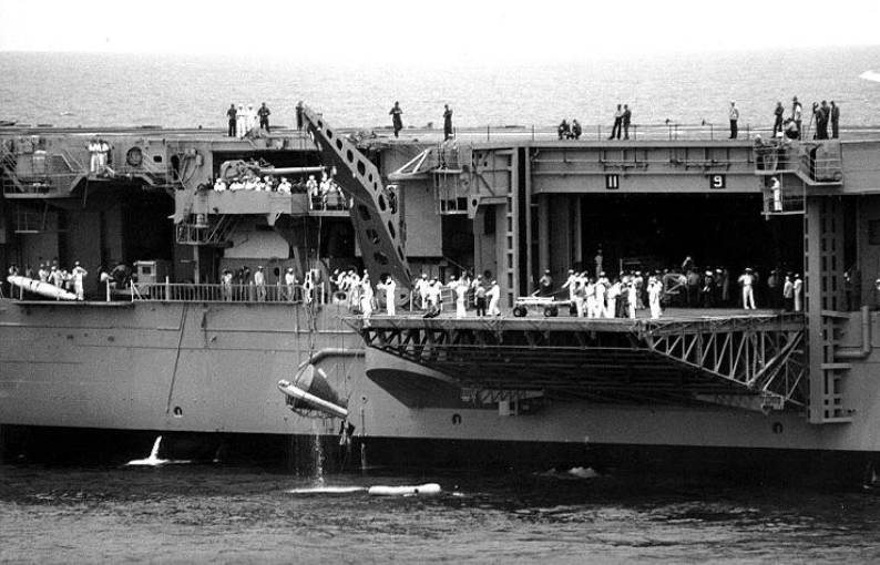 cva cvs 18 uss wasp recovering gemini 4 space capsule
