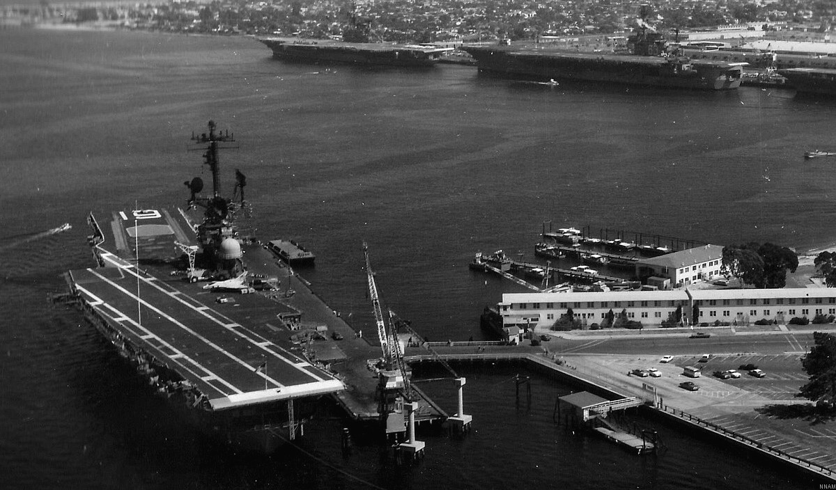 cva-19 uss hancock cv essex class aircraft carrier nas north island california 33