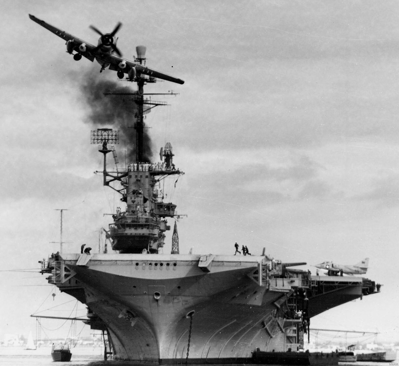 cva-19 uss hancock cv essex class aircraft carrier 73