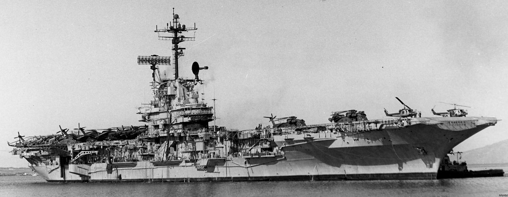 cva-19 uss hancock cv essex class aircraft carrier us navy operation frequent wind evacuation saigon vietnam 1975 104