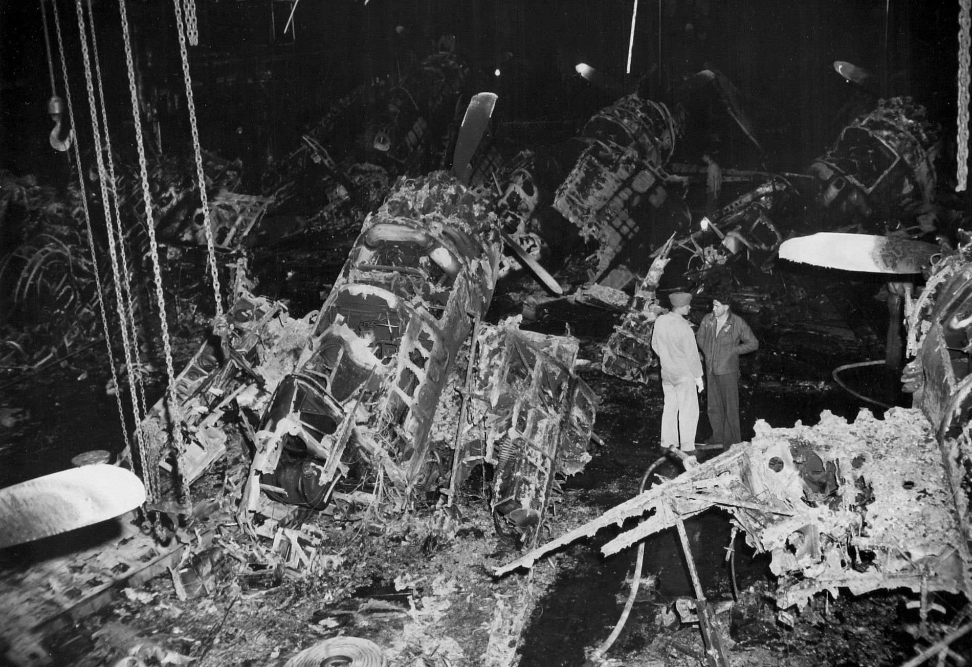 cva-19 uss hancock cv essex class aircraft carrier 119 kamikaze aircraft attack hit wwii 1945
