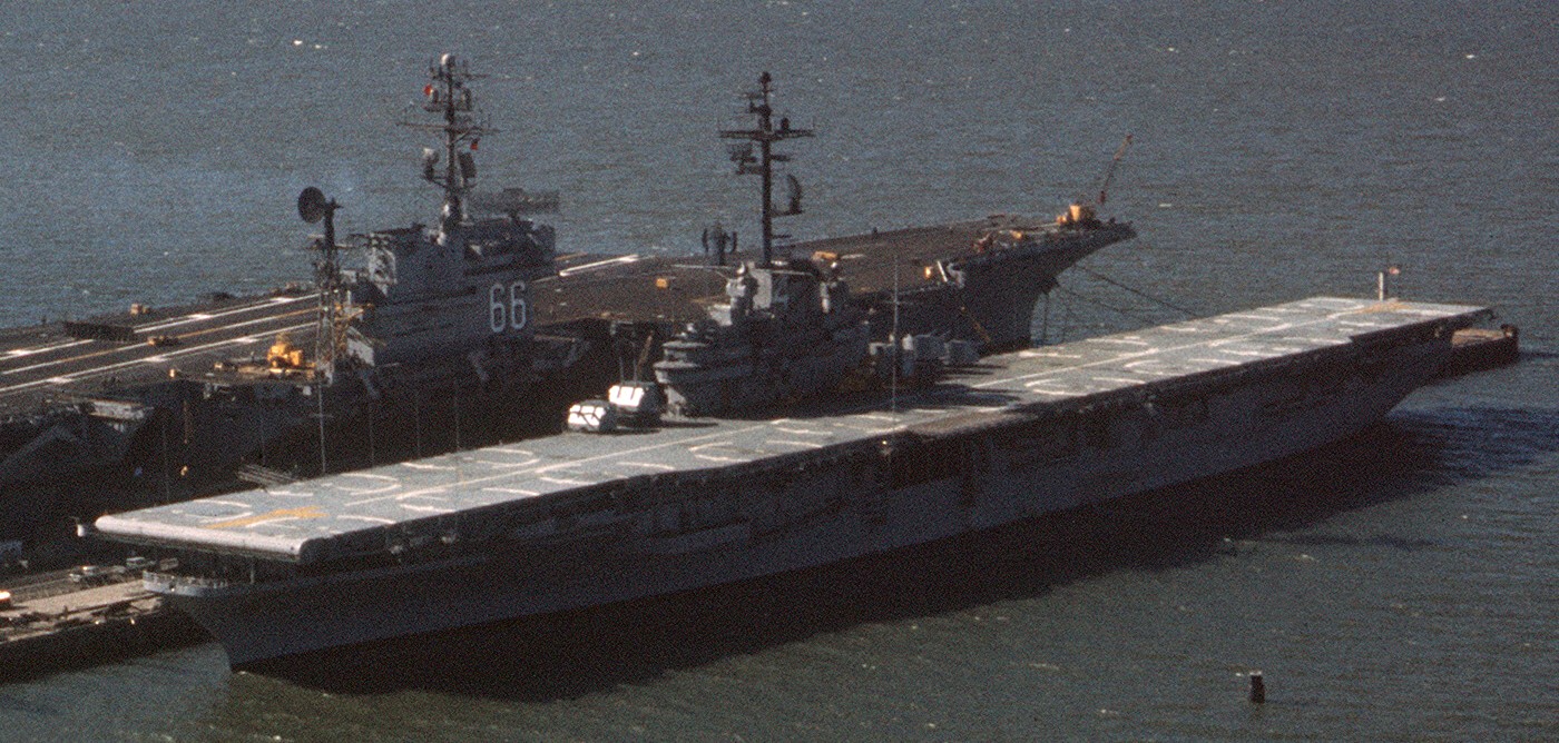 lph-4 uss boxer landing platform helicopter amphibious assault ship us navy 46 naval station norfolk virginia