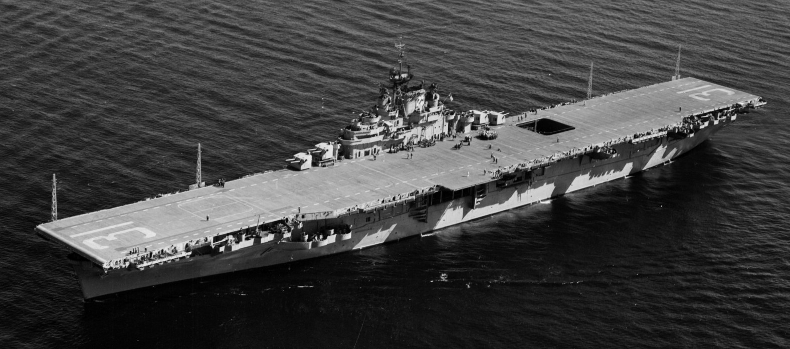 cv-31 uss bon homme richard essex class aircraft carrier 09