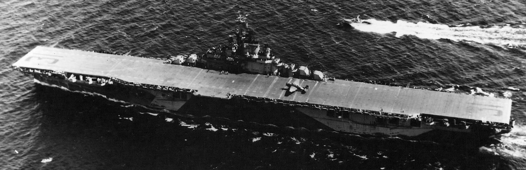 cv-31 uss bon homme richard essex class aircraft carrier 24