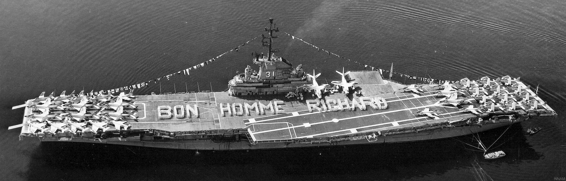 cva-31 uss bon homme richard essex class aircraft carrier air group cvg-19 45