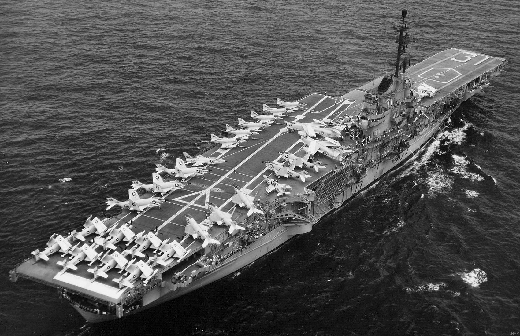 cva-31 uss bon homme richard essex class aircraft carrier air group cvg-19 47