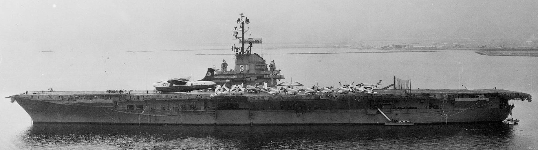 cva-31 uss bon homme richard essex class aircraft carrier air group cvg-19 50