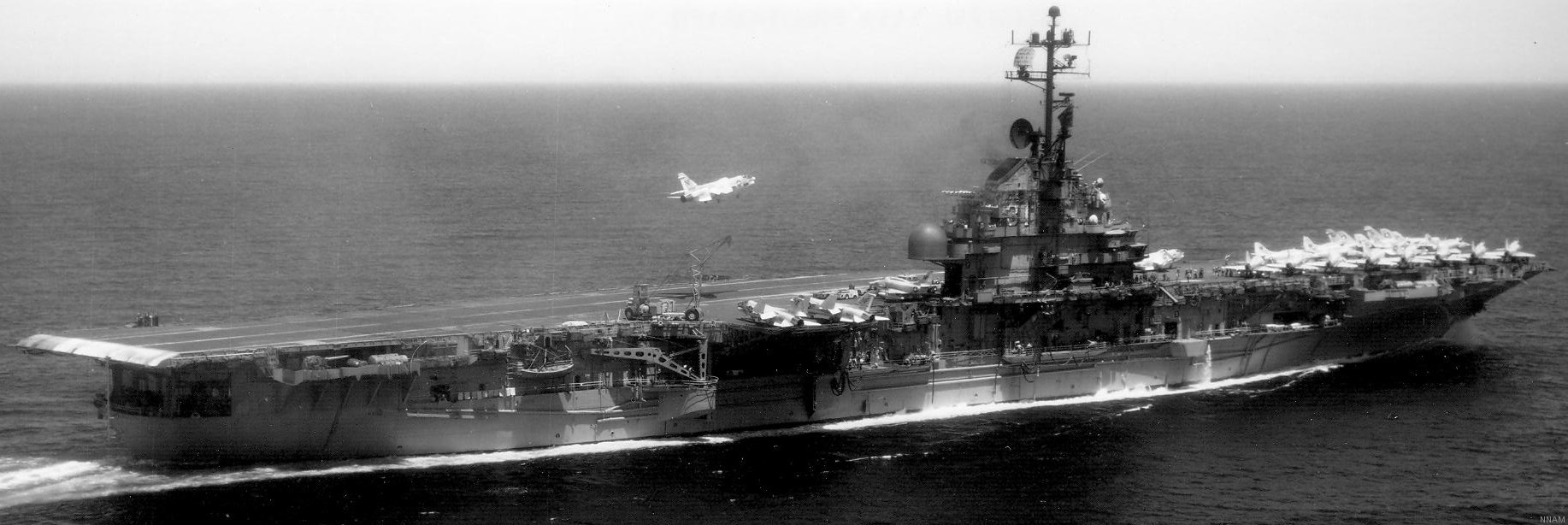 cva-31 uss bon homme richard essex class aircraft carrier air wing cvw-5 79