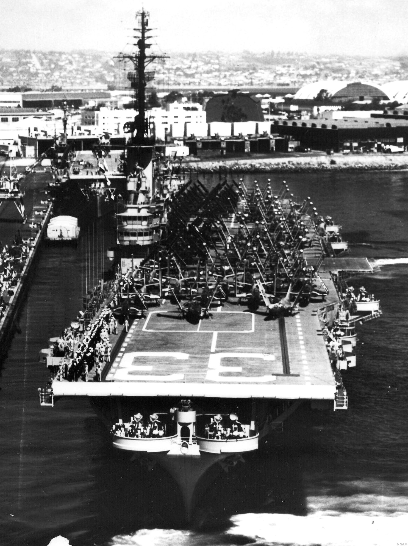 cva-33 uss kearsarge essex class aircraft carrier air group cvg-11 50