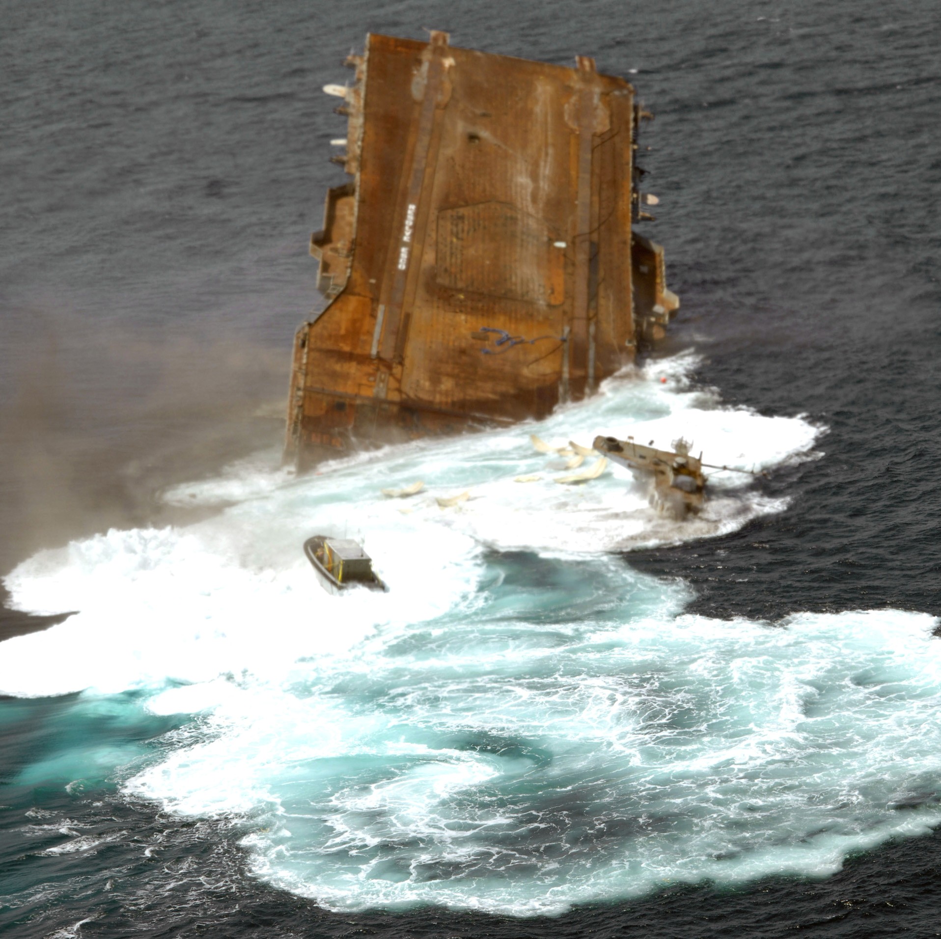 cv-34 uss oriskany essex class aircraft carrier us navy sinking artificial reef off florida 104 scuttled