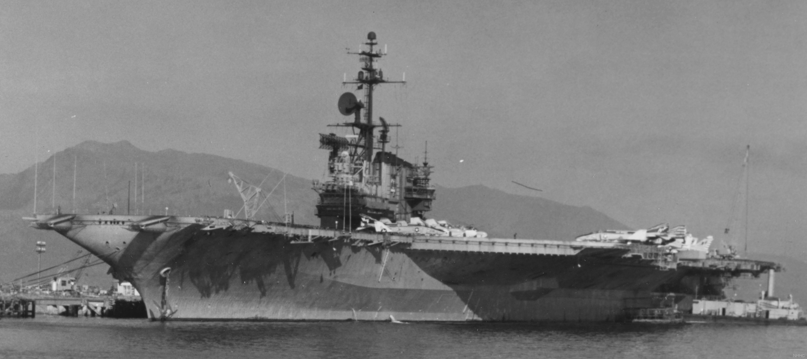 cv-41 uss midway aircraft carrier air wing cvw-5 us navy 112 subic bay philippines