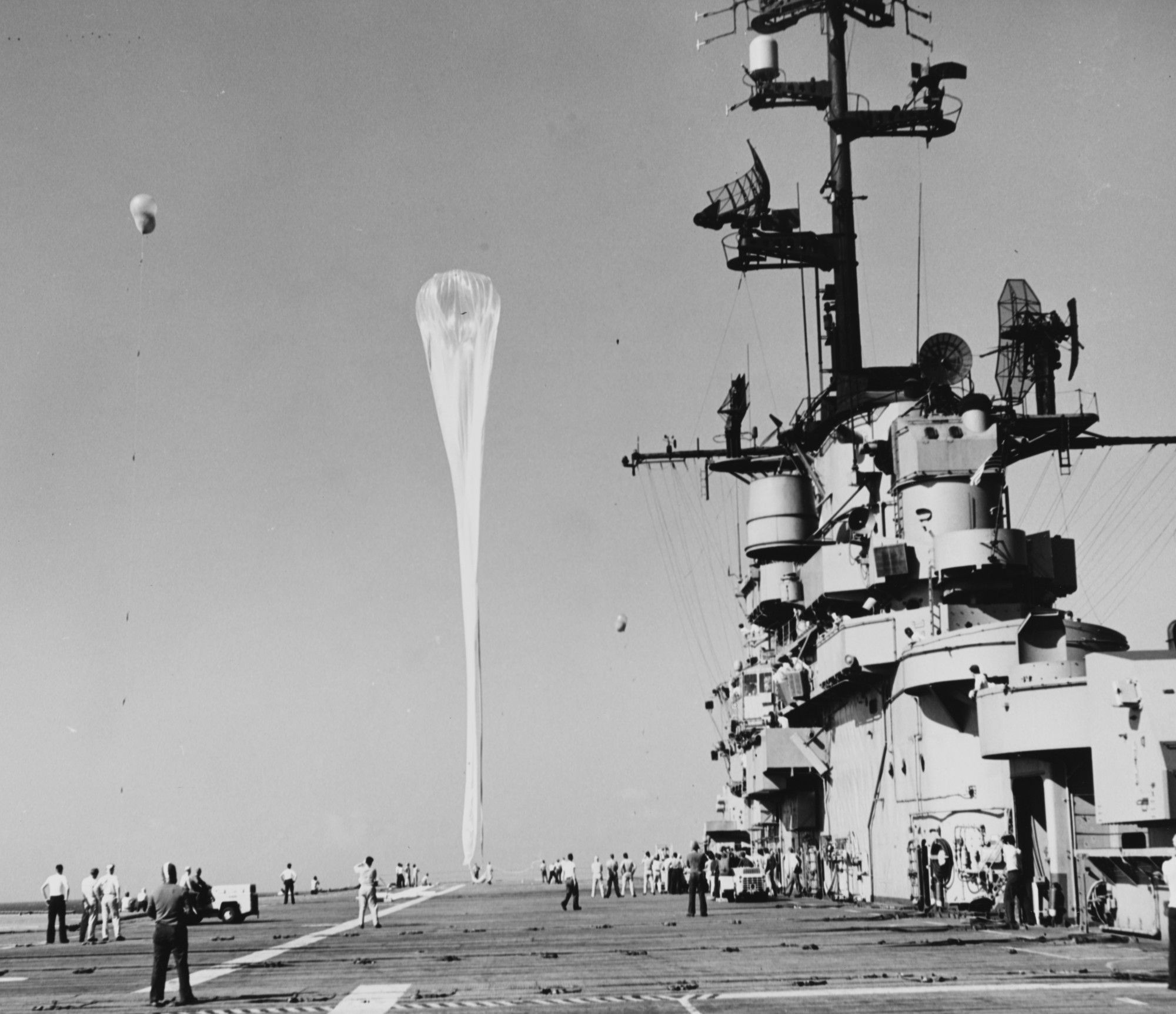 cvs-45 uss valley forge anti submarine aircraft carrier us navy 29 operation skyhook balloon