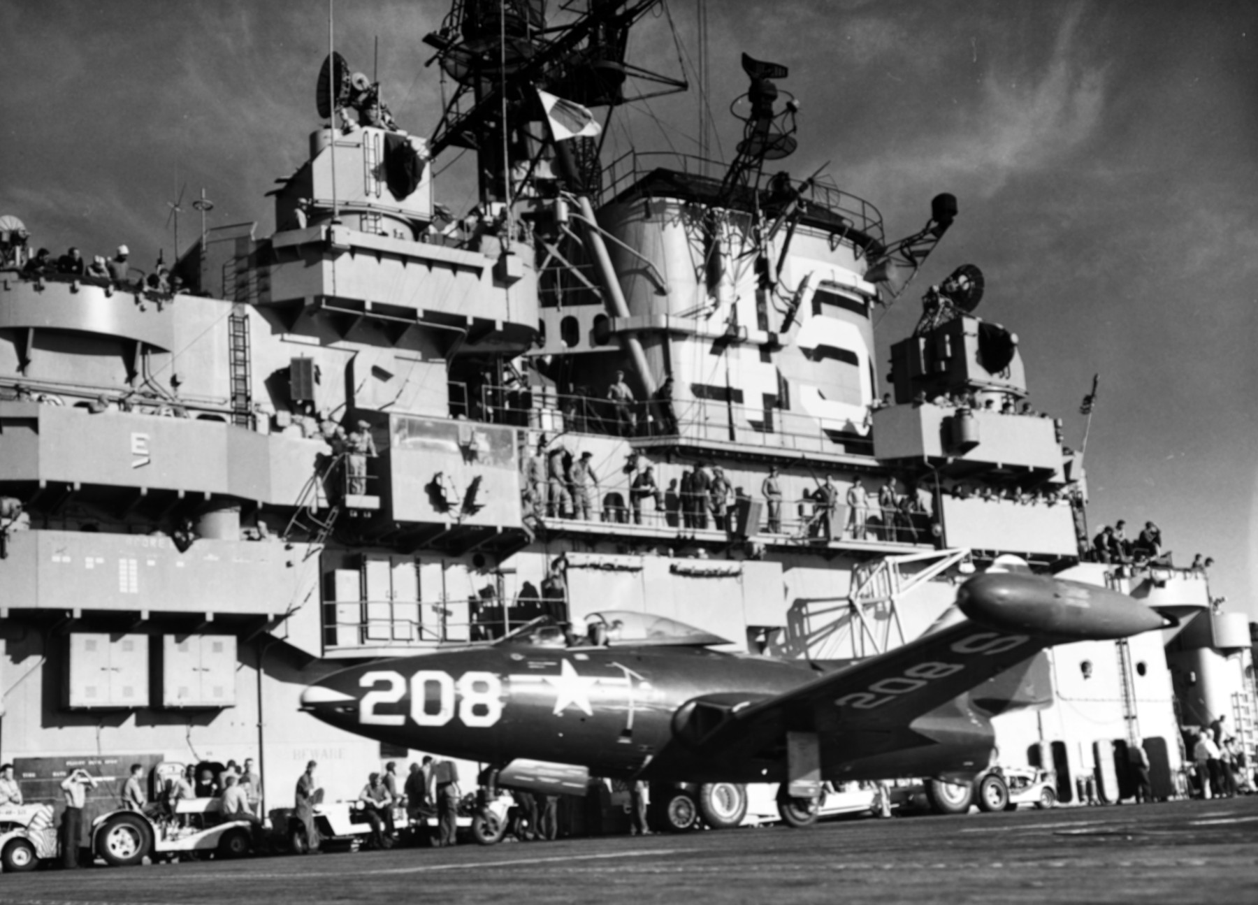 cv-45 uss valley forge essex class aircraft carrier us navy 43 grumman f9f-3 panther