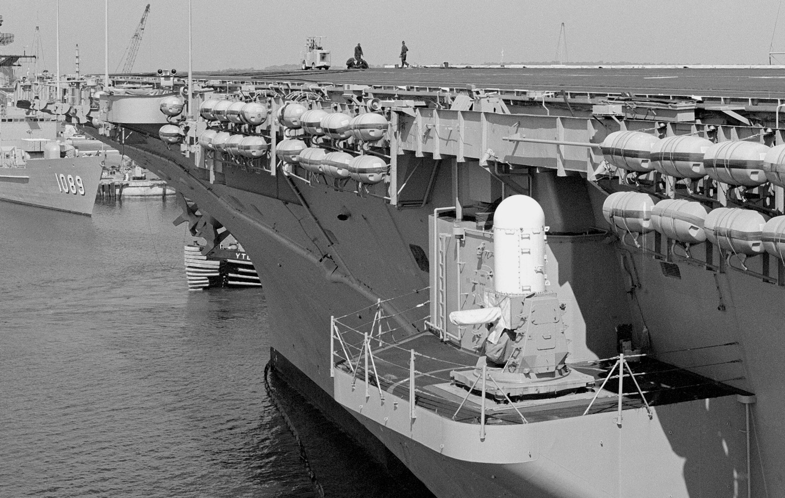 cv-59 uss forrestal aircraft carrier us navy mk.15 phalanx ciws mayport 85