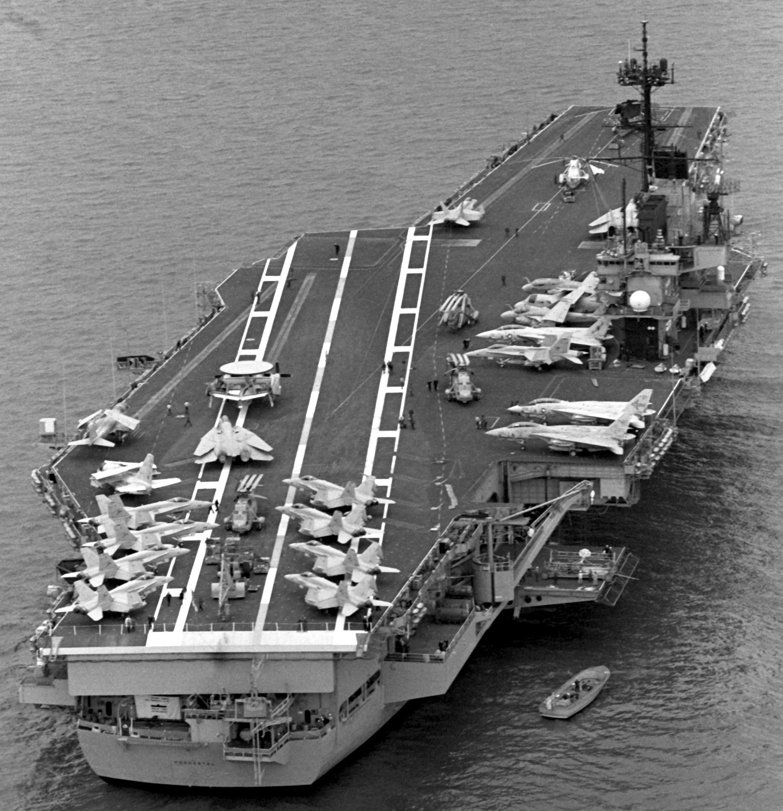 cv-59 uss forrestal aircraft carrier us navy fleet week new york 1989 100
