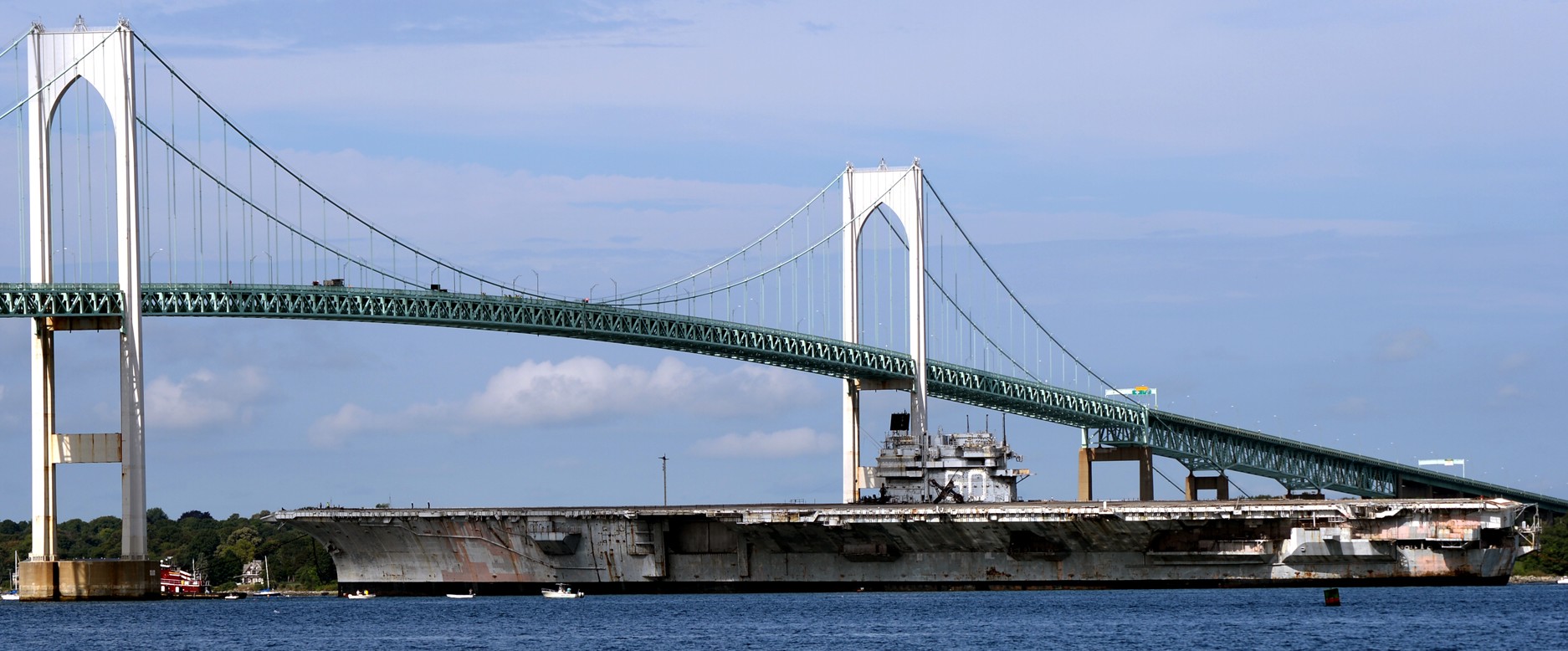 cv-60 uss saratoga forrestal class aircraft carrier us navy departing newport naval station rhode island 02