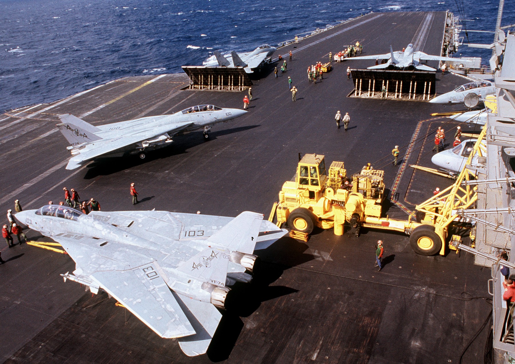 cv-60 uss saratoga forrestal class aircraft carrier air wing cvw-17 us navy operation desert storm 1991 118