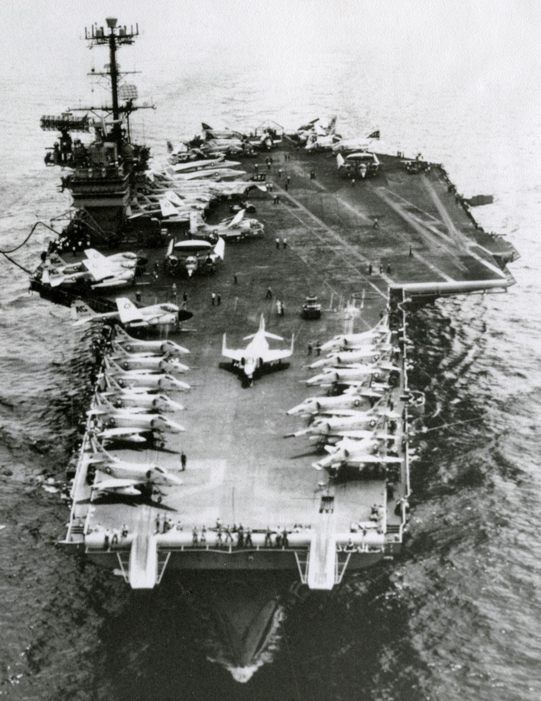 uss independence cv-62 forrestal class aircraft carrier cvw-7 strait of malacca 1965 15