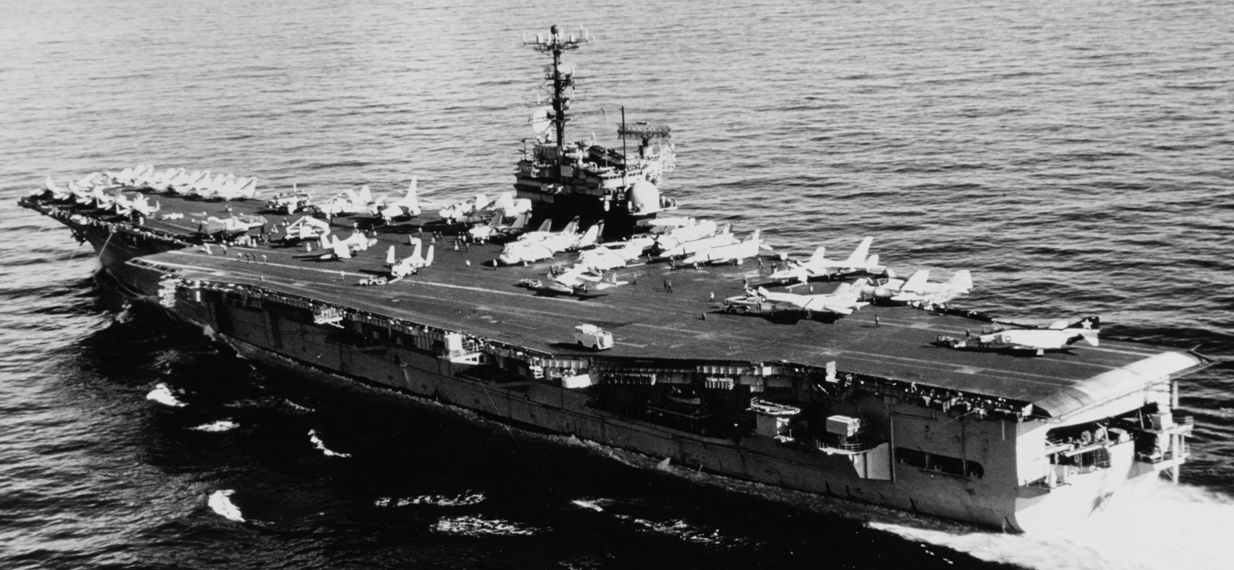 uss independence cv-62 forrestal class aircraft carrier air wing cvw-7 25