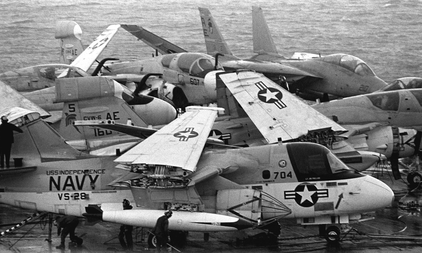 uss independence cv-62 forrestal class aircraft carrier air wing cvw-6 53