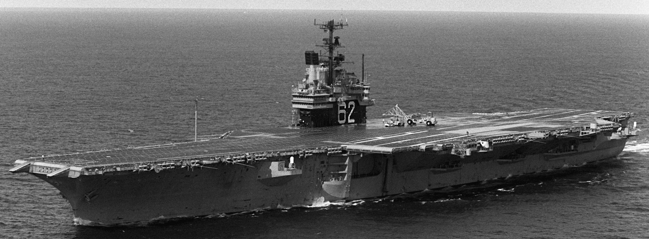 uss independence cv-62 forrestal class aircraft carrier 64