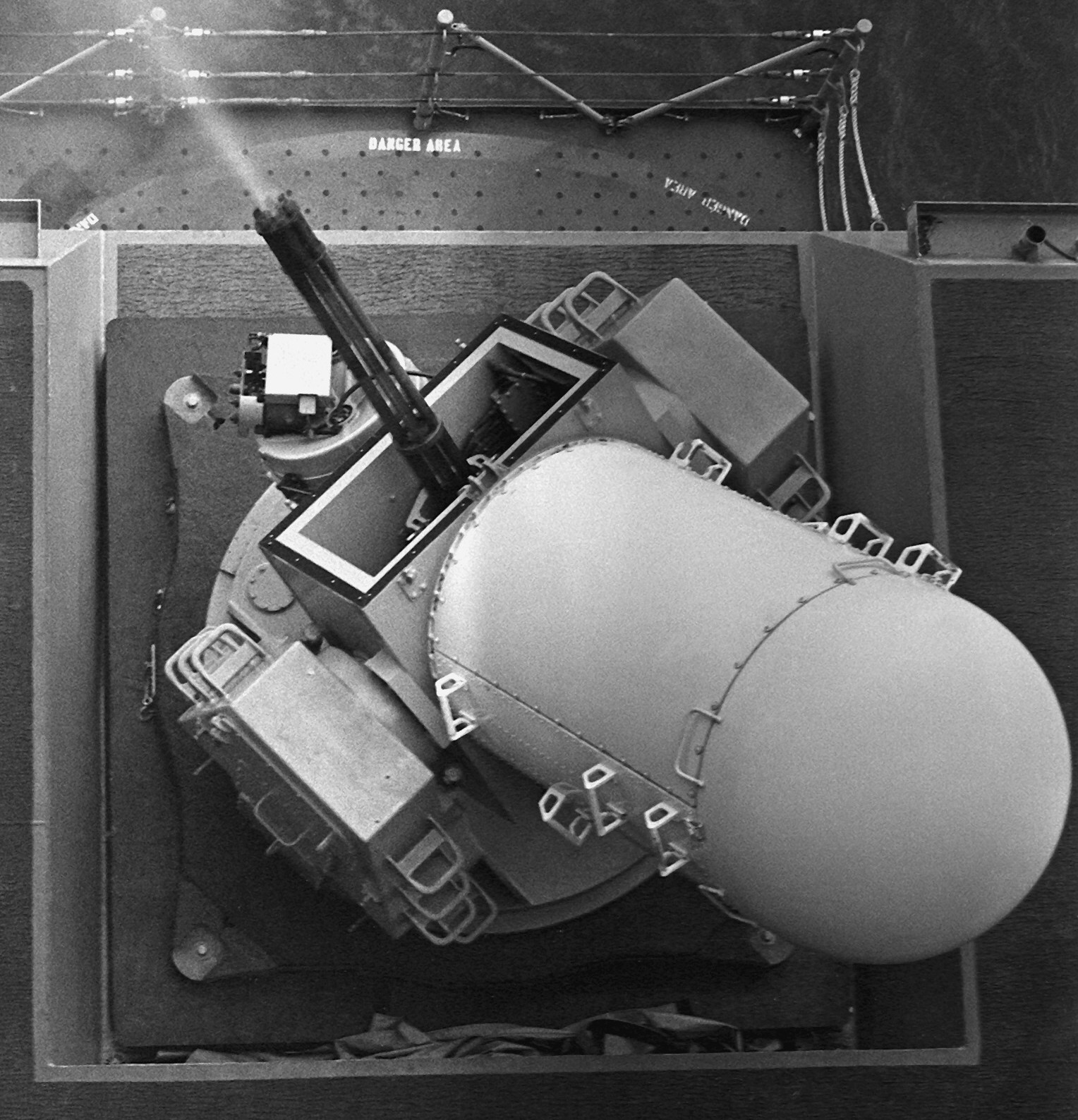 uss independence cv-62 forrestal class aircraft carrier mk.15 phalanx ciws 72