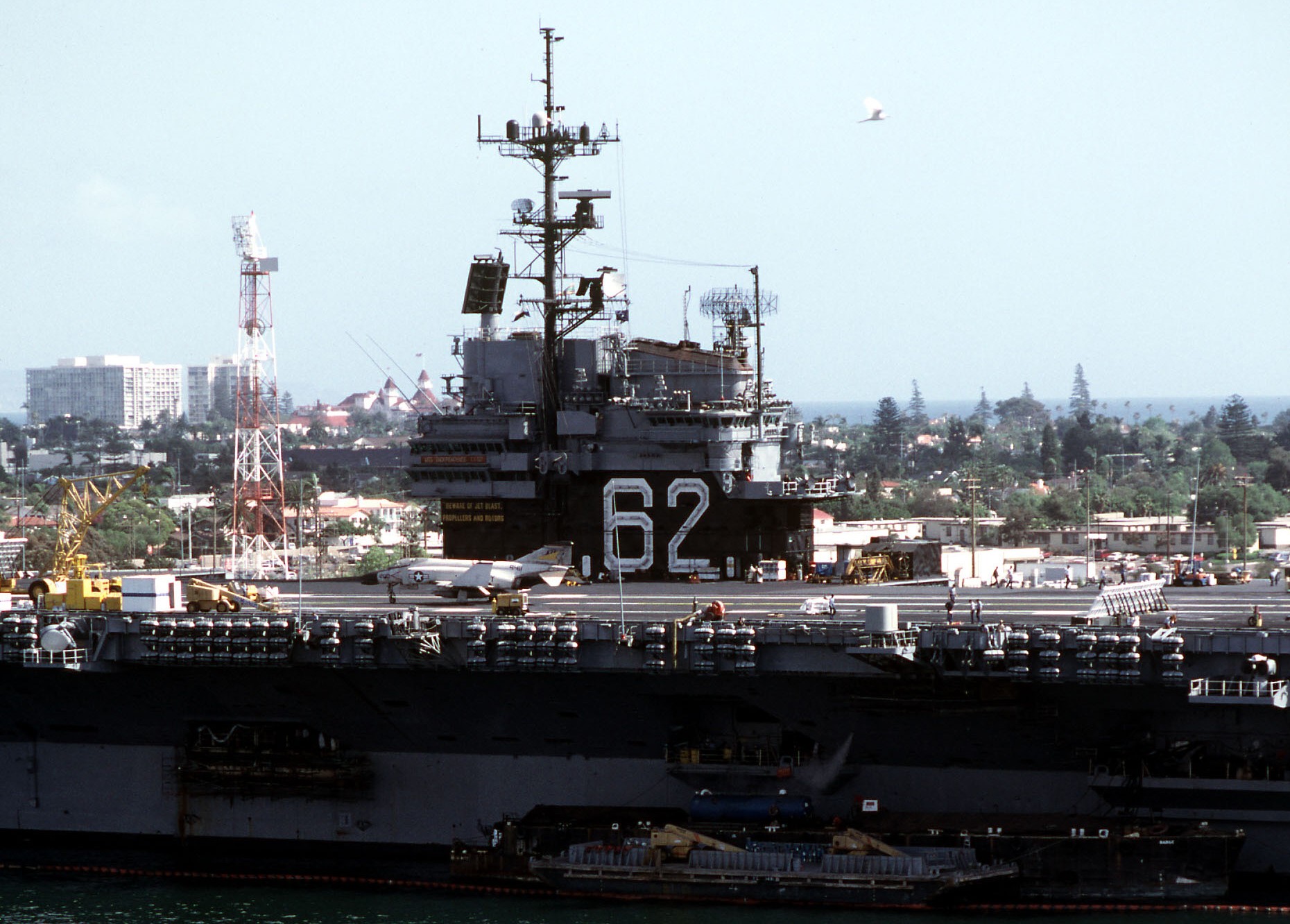 uss independence cv-62 forrestal class aircraft carrier nas north island san diego 1991 89