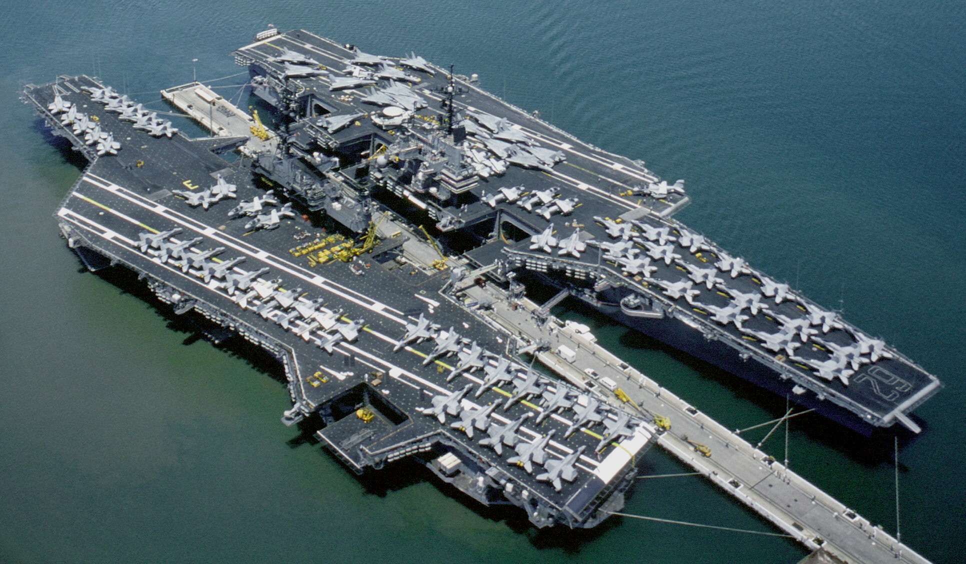uss independence cv-62 forrestal class aircraft carrier naval station pearl harbor hawaii air wing swap 1991 96