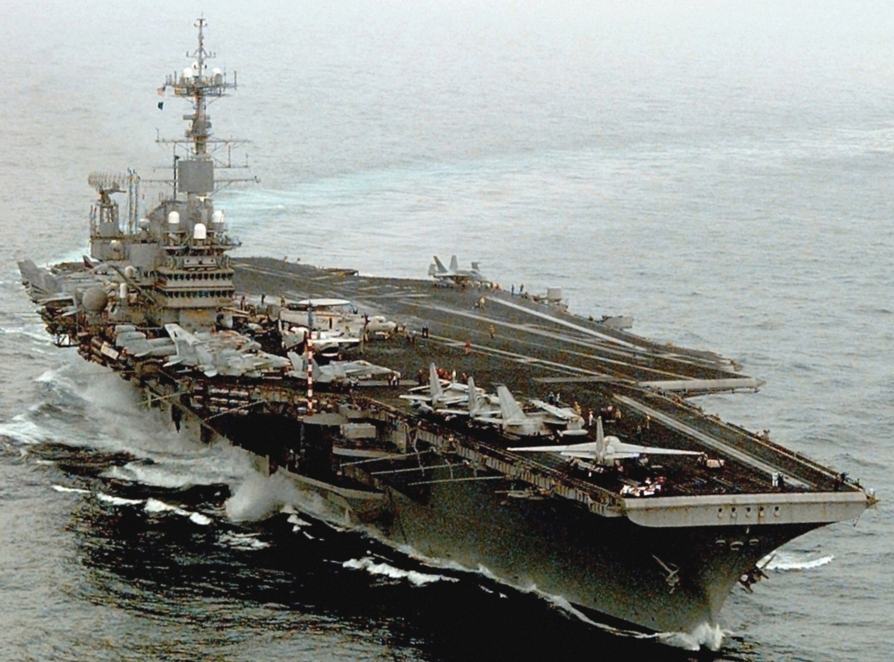 uss independence cv-62 forrestal class aircraft carrier operation southern watch 125
