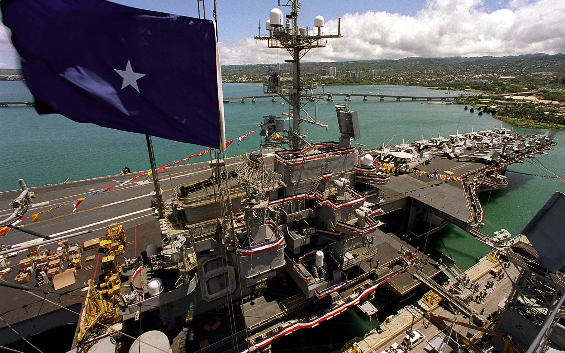 uss independence cv-62 forrestal class aircraft carrier naval station pearl harbor hawaii rimpac 1998 132