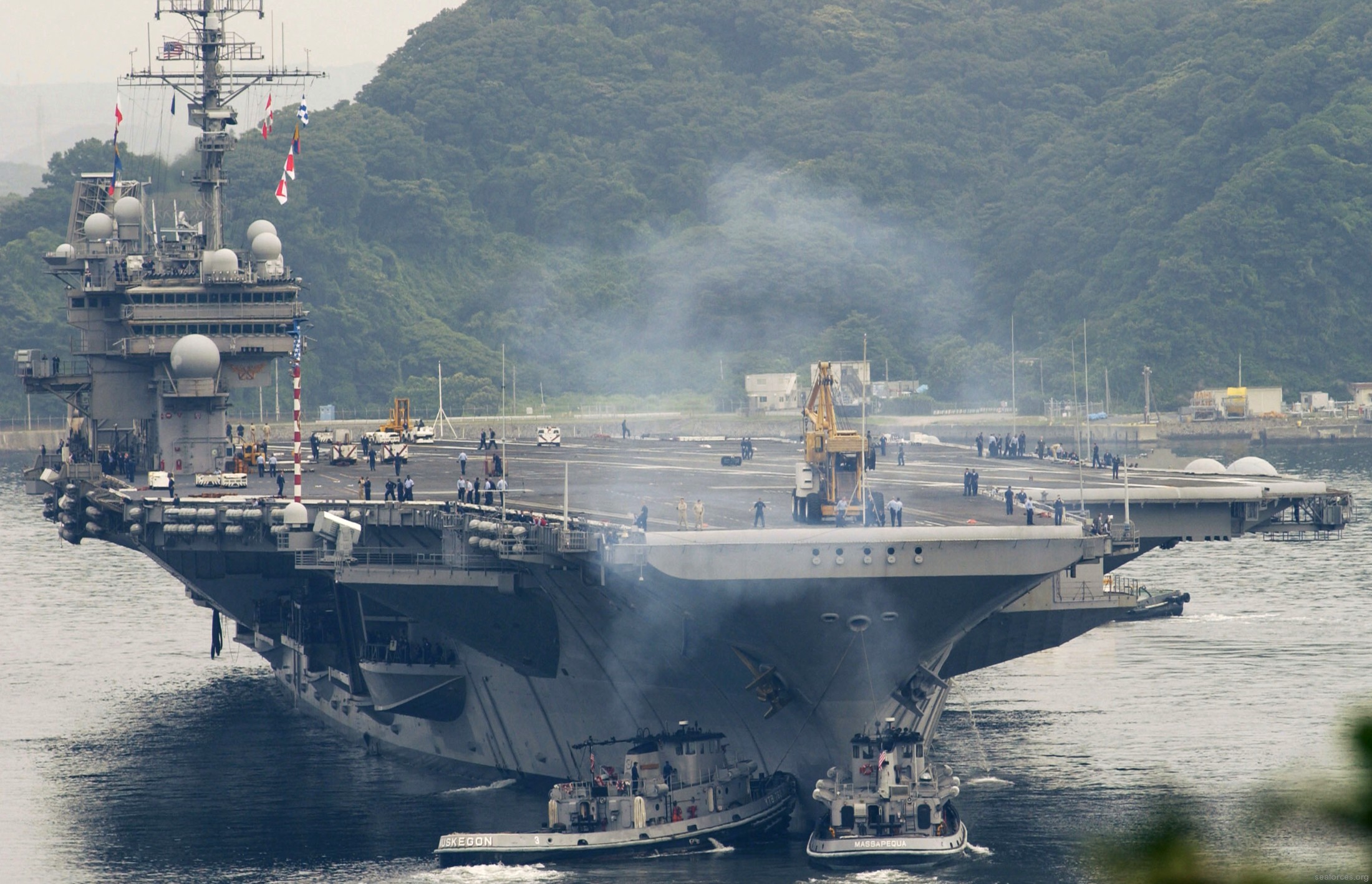 cv-63 uss kitty hawk aircraft carrier 190 naval base yokosuka japan