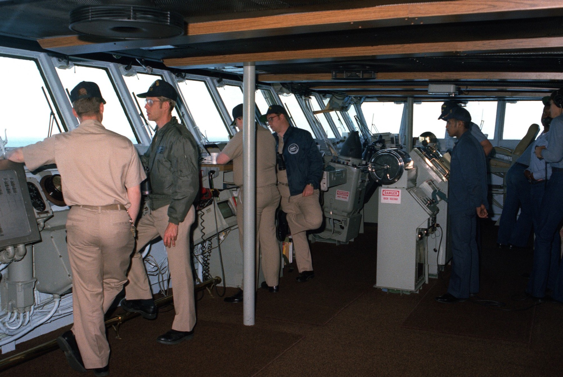 cv-63 uss kitty hawk aircraft carrier 338 bridge helm steering