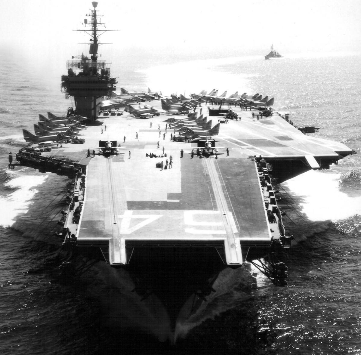 cv-64 uss constellation kitty hawk class aircraft carrier air group cvg-14 us navy 33