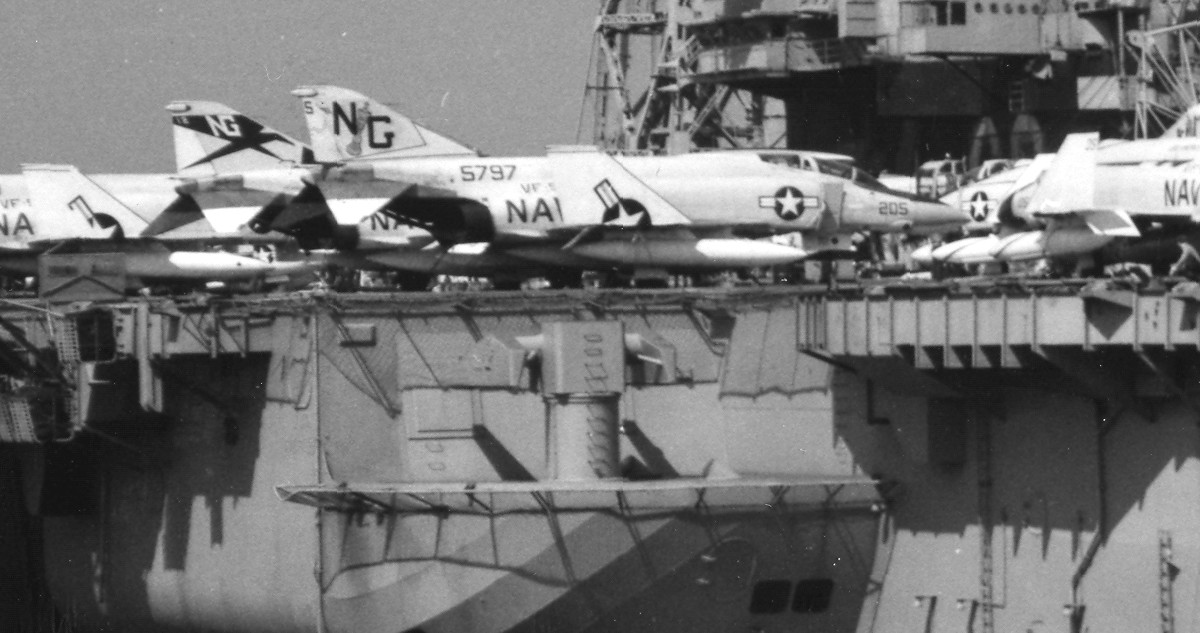 cv-66 uss america kitty hawk class aircraft carrier us navy mk.10 launcher standard missile 15