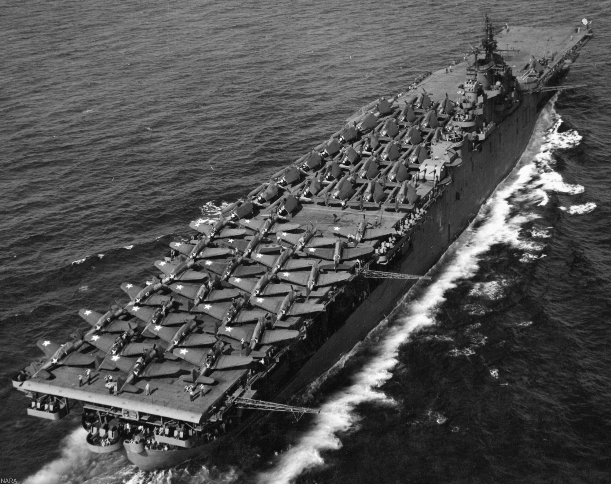 cv-9 uss essex aircraft carrier us navy 08 wwii pacific 1943