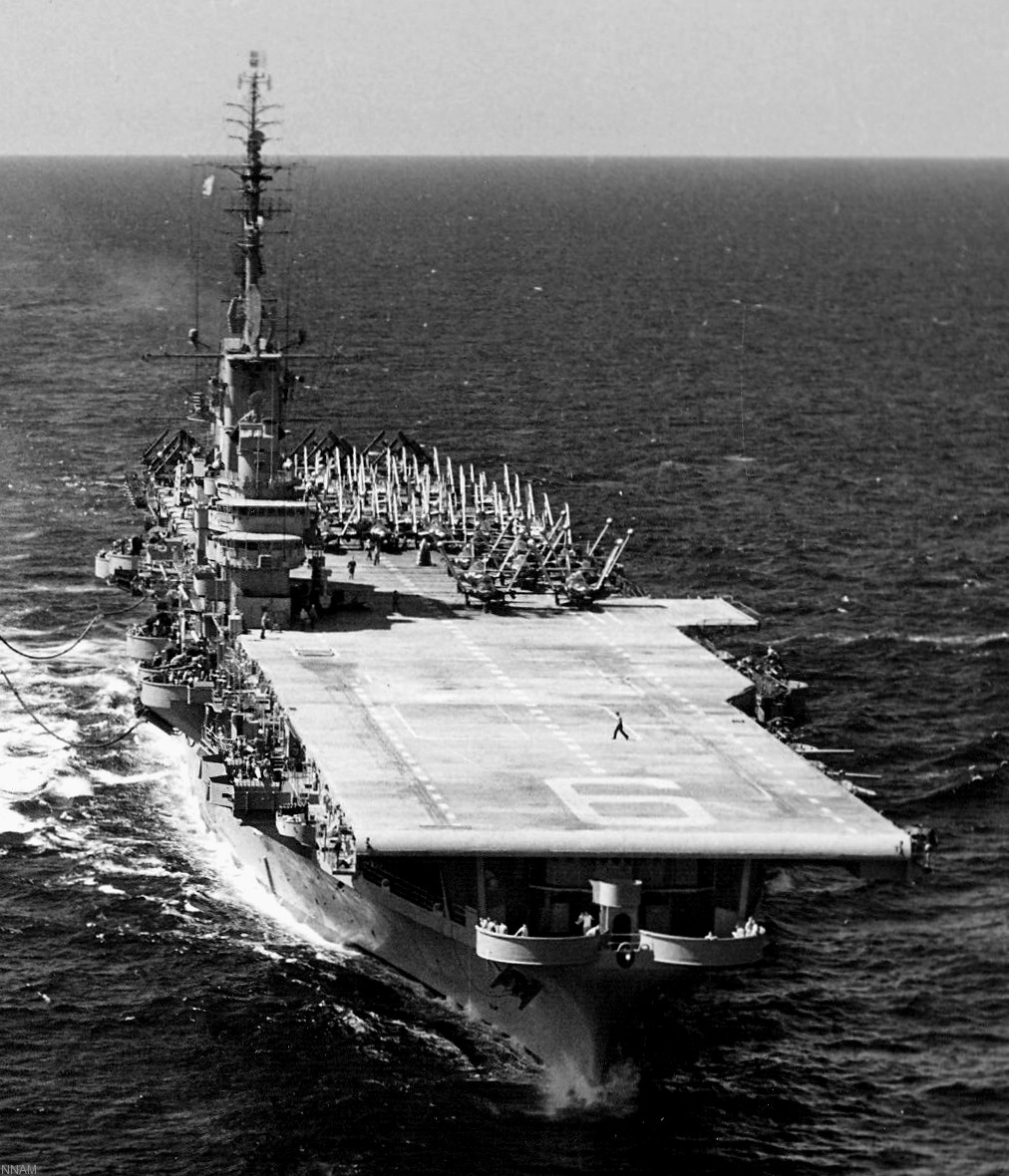 CV-9 Photo WW2 USS ESSEX 193-T 