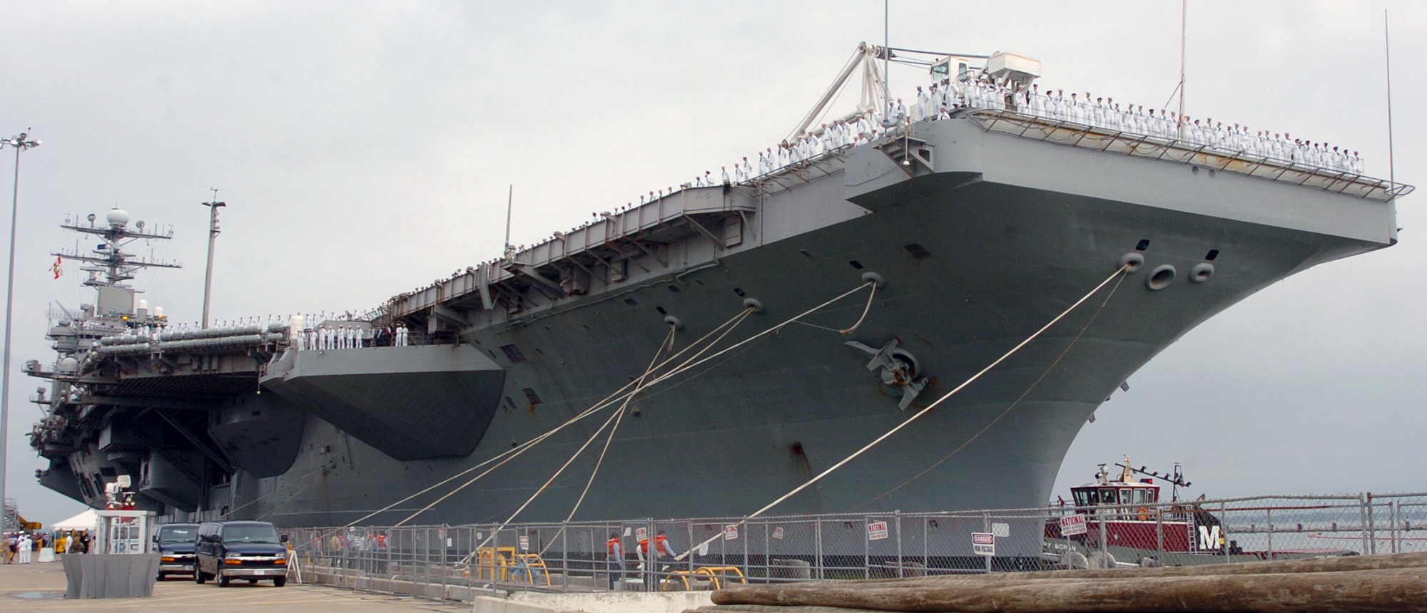 cvn-70 uss carl vinson nimitz class aircraft carrier us navy arriving naval station norfolk virginia 113