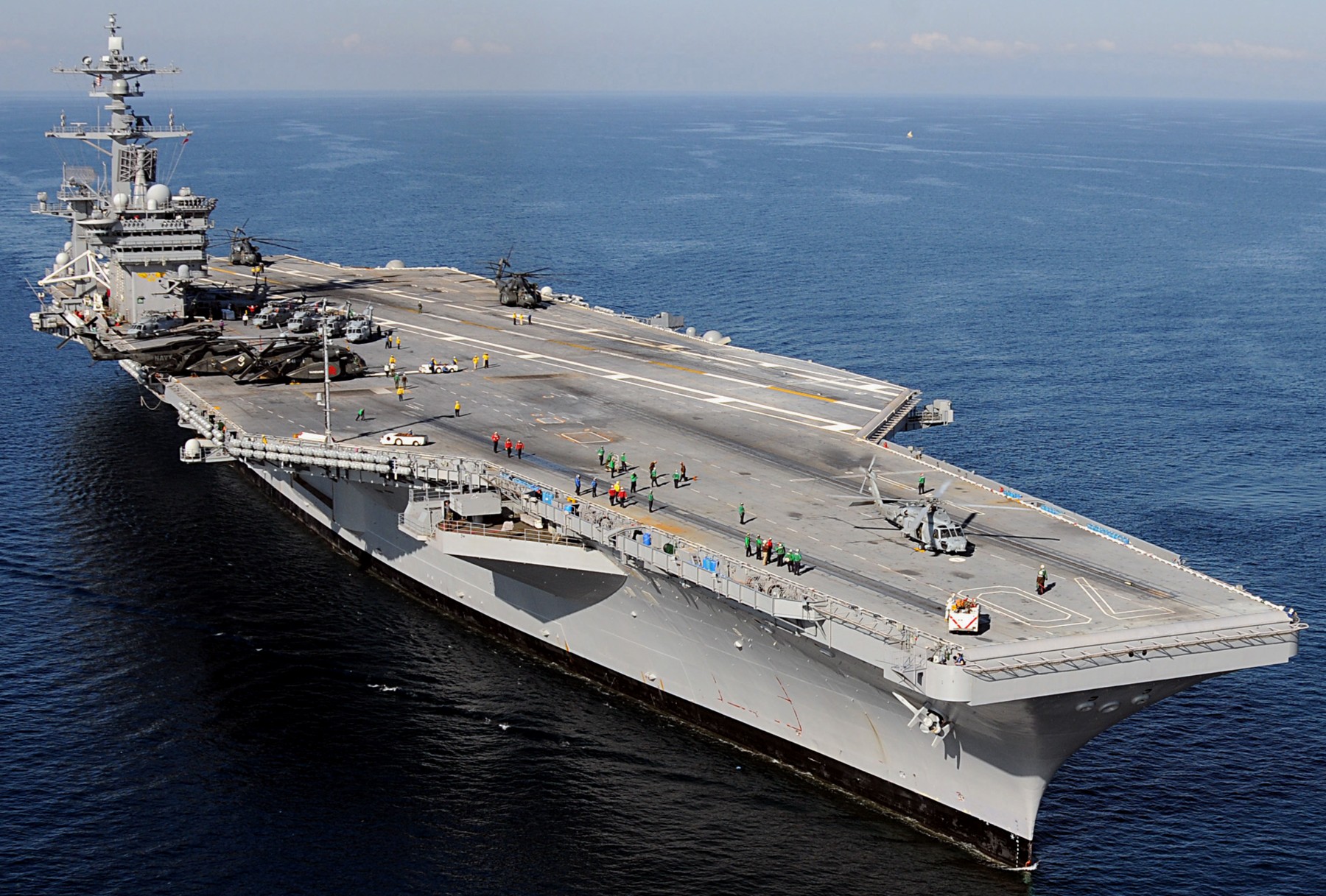 cvn-70 uss carl vinson nimitz class aircraft carrier us navy haiti humanitarian aid 127
