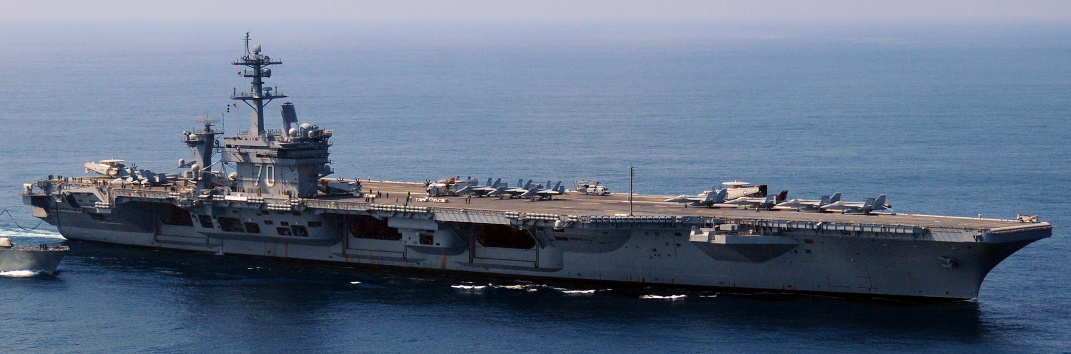 cvn-70 uss carl vinson nimitz class aircraft carrier us navy 144